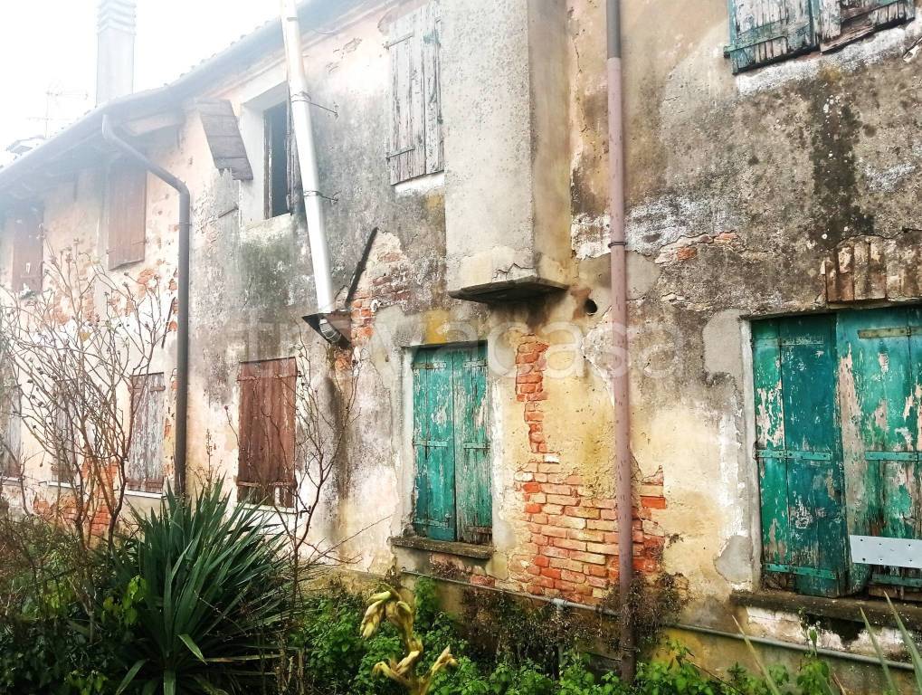 Rustico in vendita a Massanzago viale Roma in Località San Dono