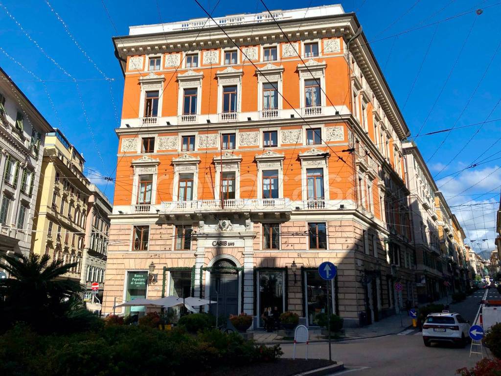 Appartamento in affitto a Genova via Roma, 2