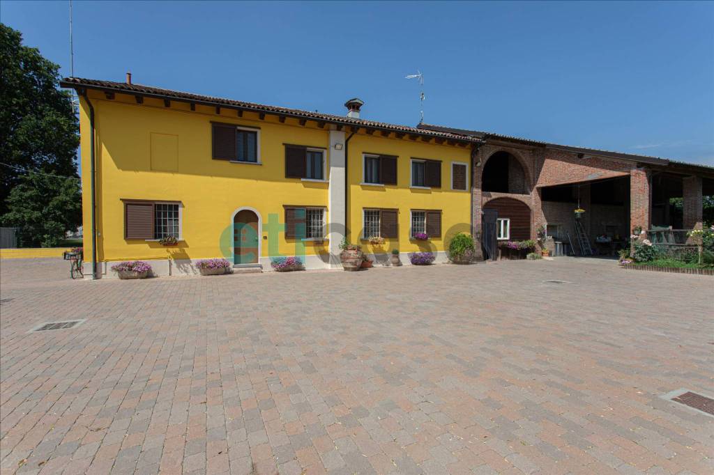 Rustico in vendita a Monticelli d'Ongina via Boschi, 37