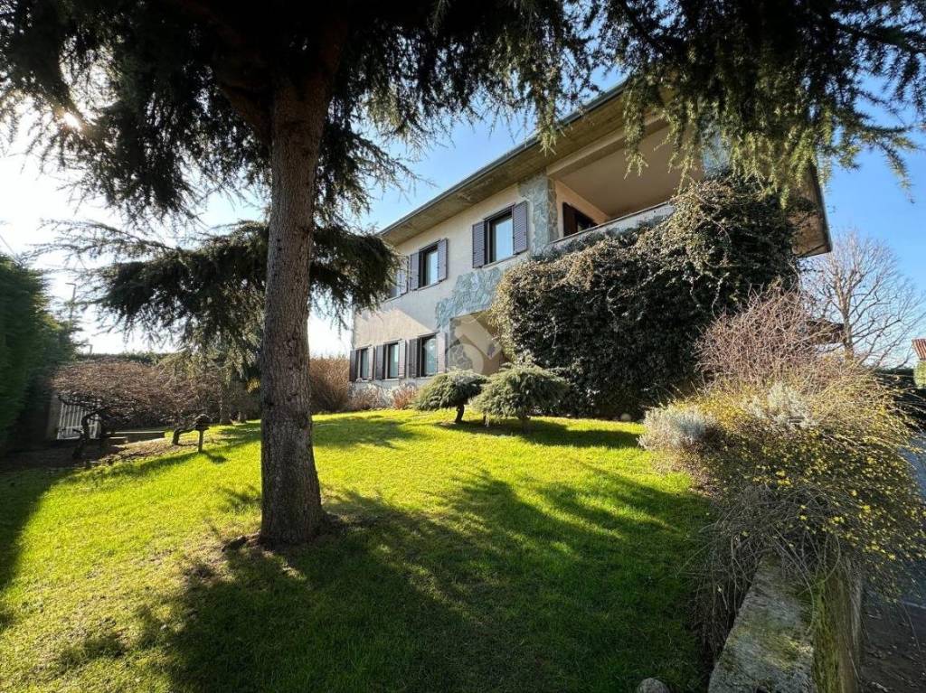 Villa in vendita a Pozzo d'Adda via g. Brodolini, 11