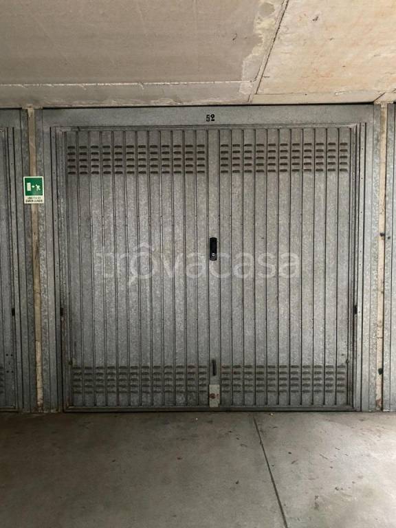 Garage in vendita a Paderno Dugnano viale Bolivia, 48