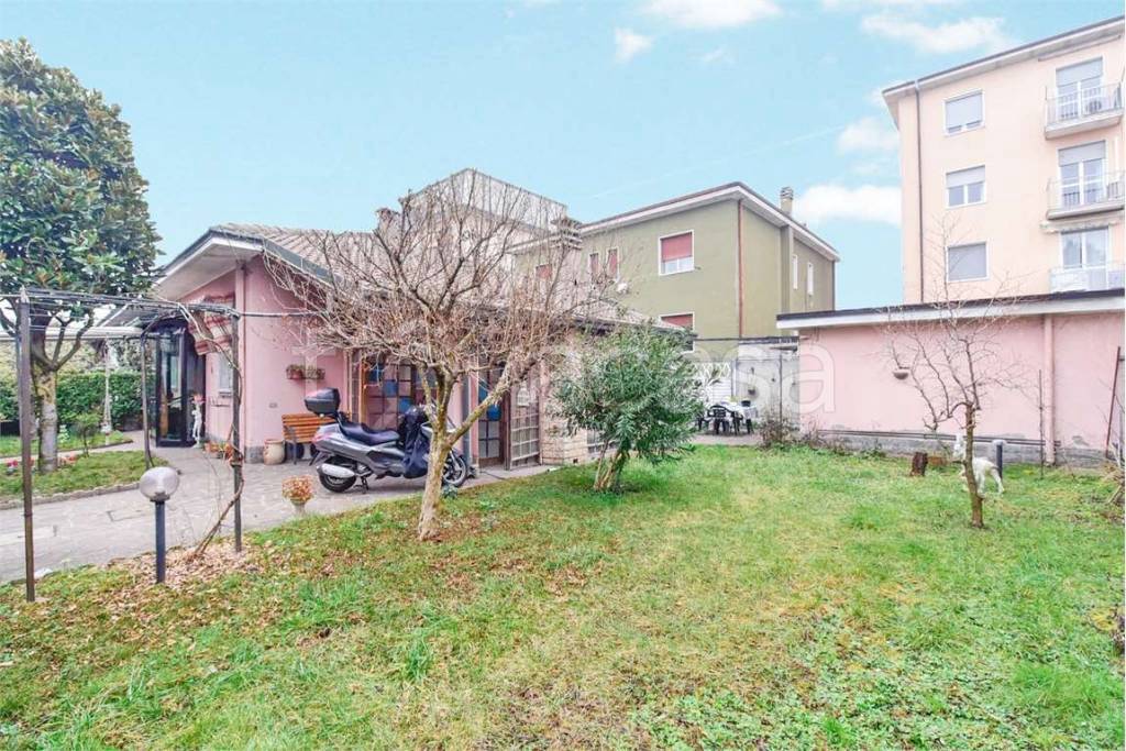 Villa Bifamiliare in vendita a Muggiò risorgimento, 30