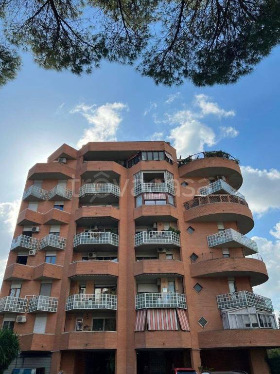 Appartamento in vendita a Roma via Maurizio Arena, 47