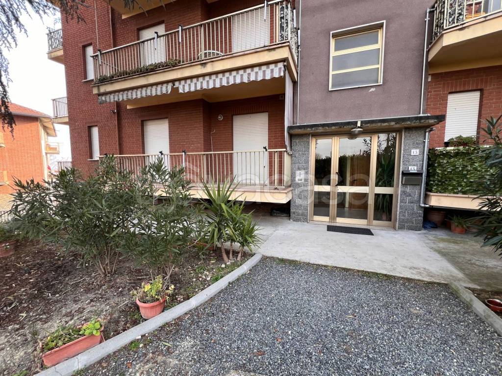 Appartamento in vendita a Calosso piazza Sant'Alessandro
