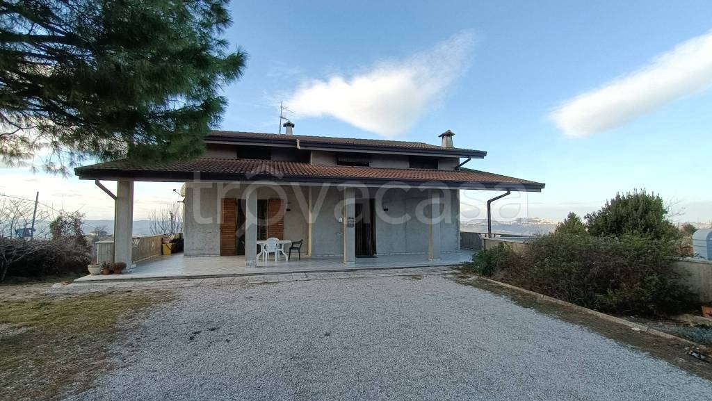 Villa in vendita a Monterubbiano contrada Lago