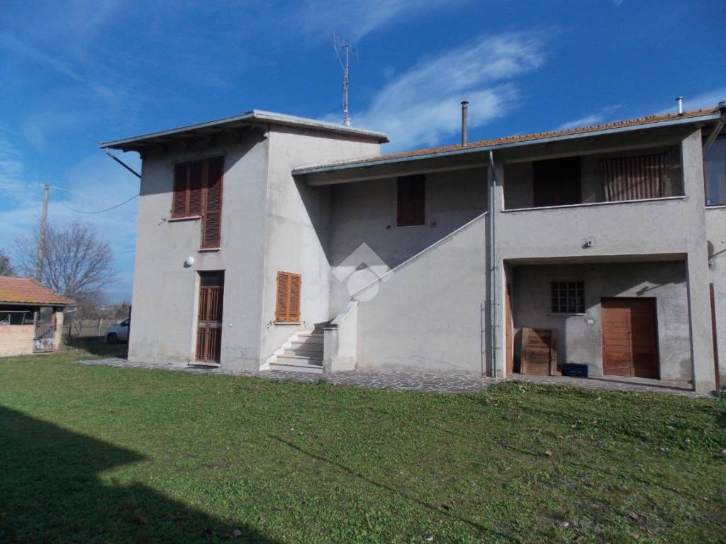 Casa Indipendente in vendita a Foligno via Cupa