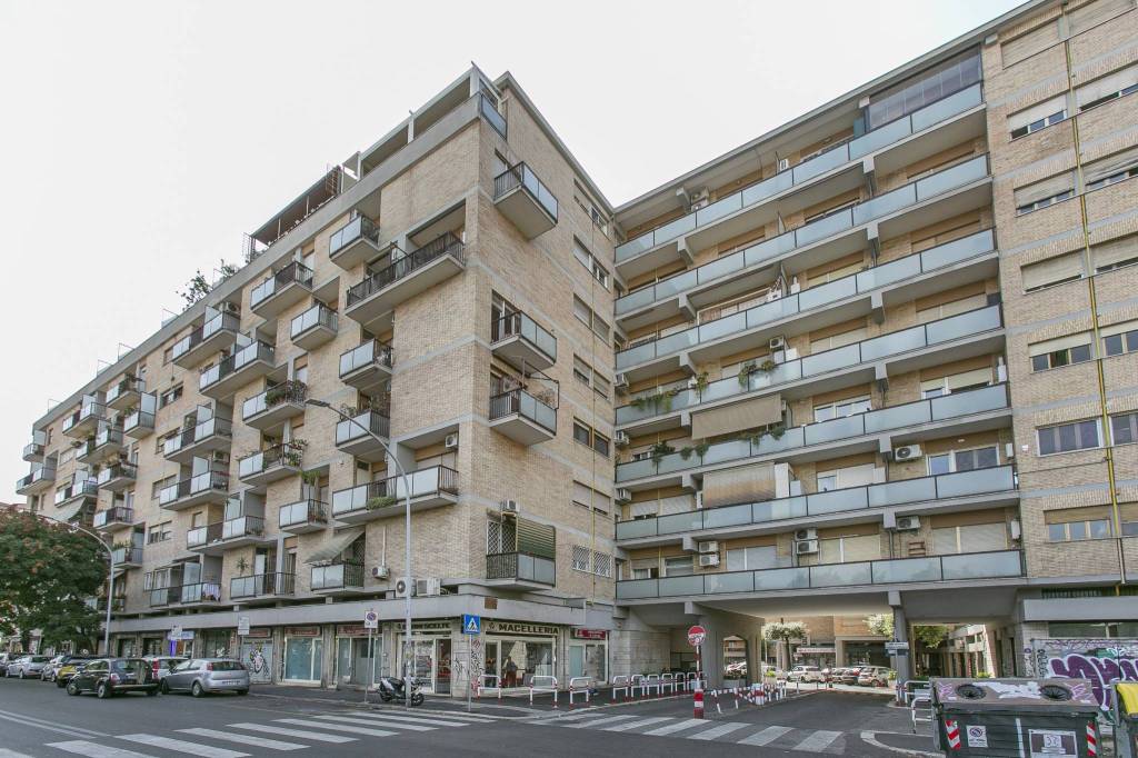 Appartamento in vendita a Roma via Pellegrino Matteucci