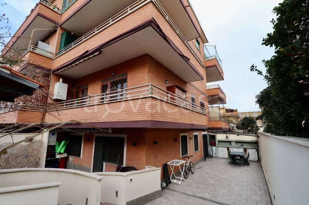 Appartamento in vendita a Fiumicino via Valledoria, 141
