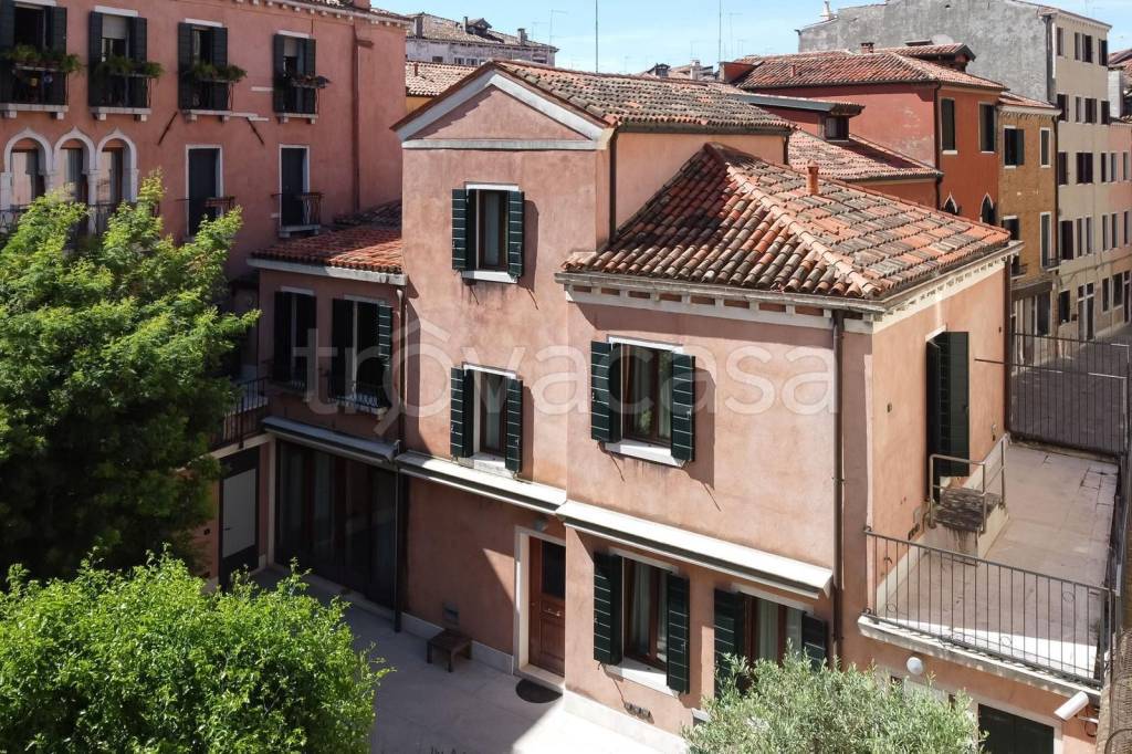 Villa in vendita a Venezia rio Tera' De le Carampane