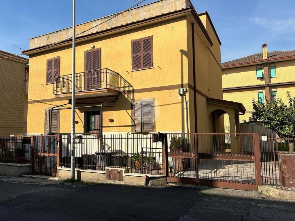 Appartamento in vendita a Ciampino via Renzo Bersani, 7