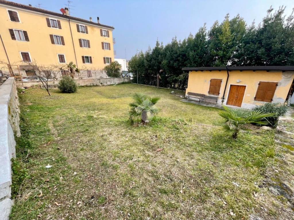 Casa Indipendente in vendita a Riva del Garda viale dei Tigli, 36