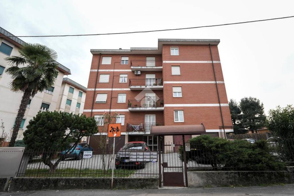 Appartamento in vendita a Verano Brianza via Isonzo, 2