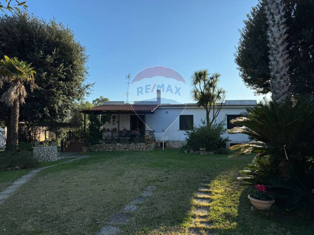 Villa in vendita a San Felice Circeo via Reggina Elena, 45