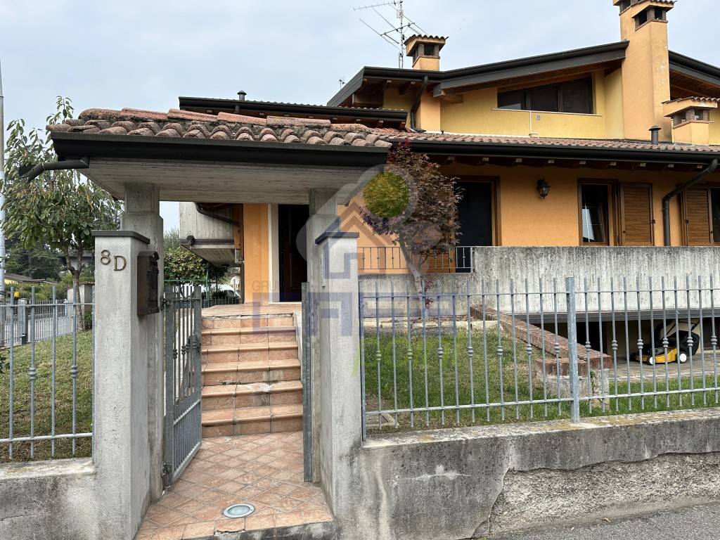 Villa Bifamiliare in vendita a Dello via pordenone