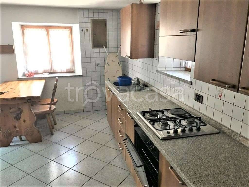 Appartamento in vendita a Champdepraz frazione Viering, 77
