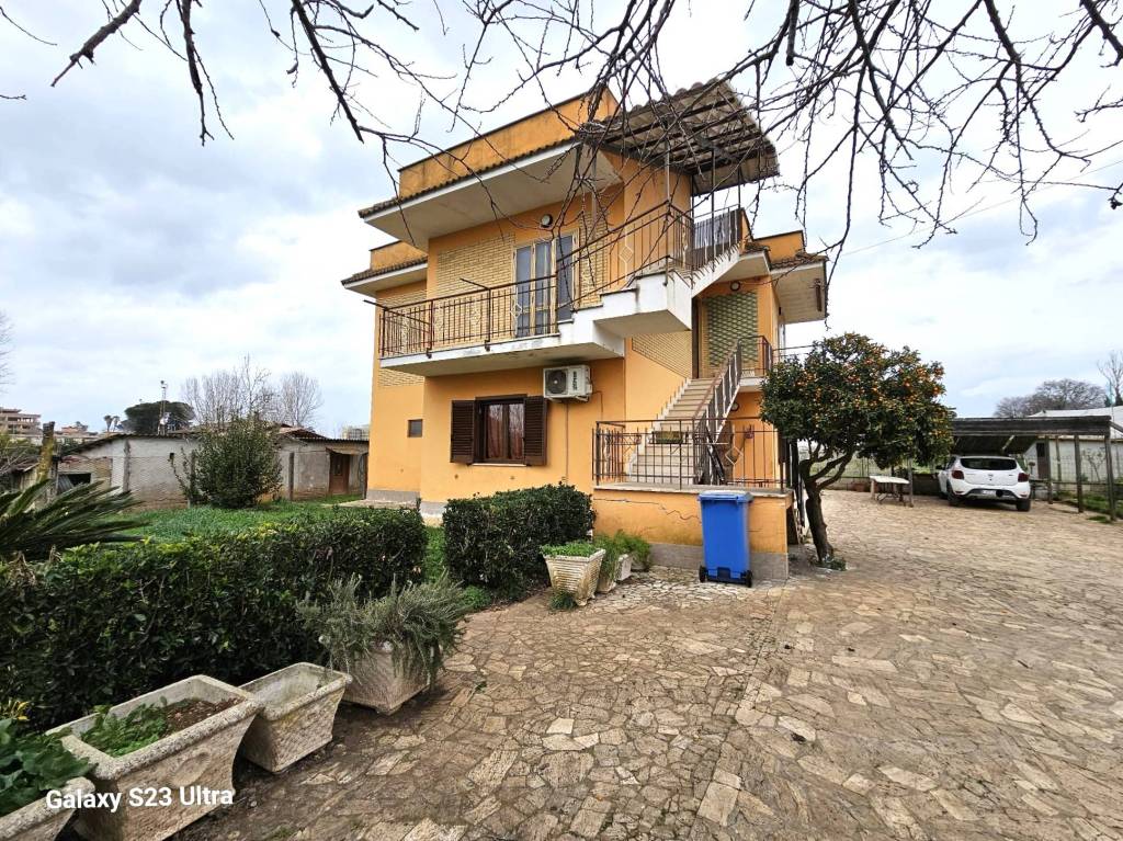 Villa Bifamiliare in vendita a Latina strada di Monfalcone, 23