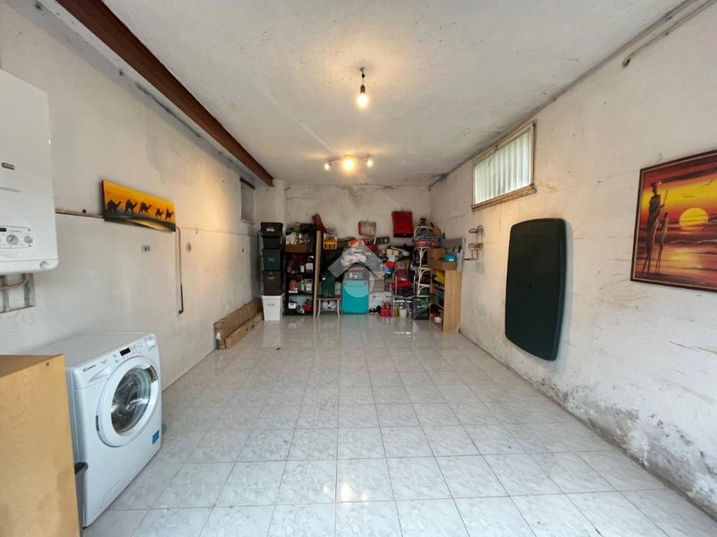Garage in vendita a Genzano di Roma via Firenze, 44