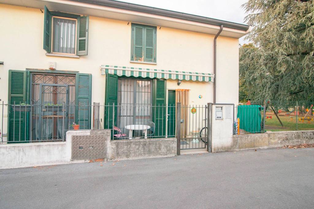 Villa a Schiera in vendita a Cassano d'Adda via Dante Alighieri, 10