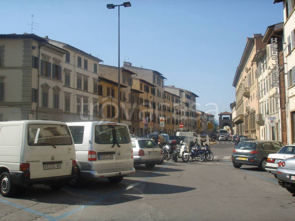 Negozio in affitto a Firenze via Il Prato