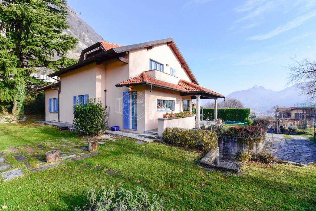 Villa in vendita a Caslino d'Erba via Capiria