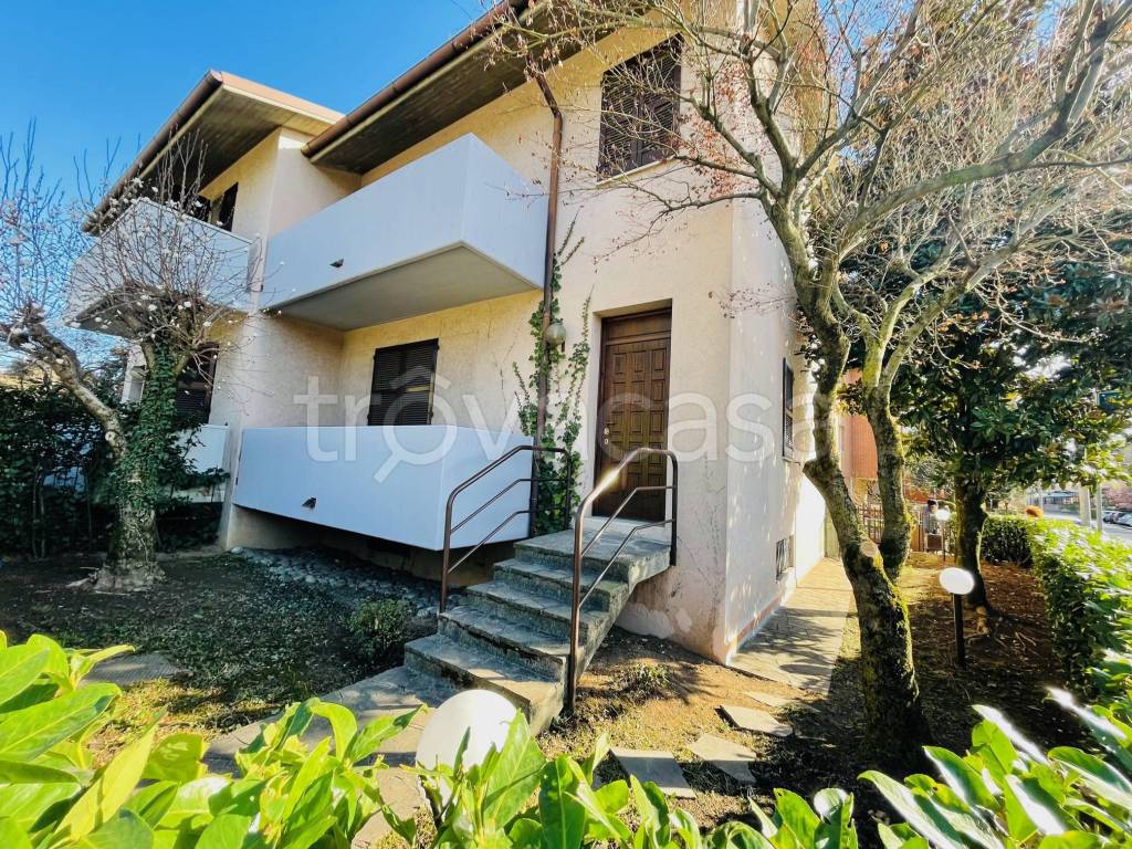Villa a Schiera in vendita a Bergamo via Guglielmo Mattioli, 9