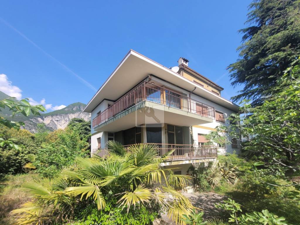 Villa in vendita a Riva del Garda viale primo maggio 2