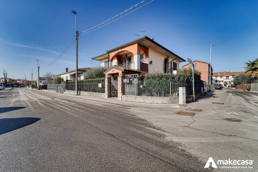 Villa in vendita a Salerano sul Lambro via s.Antonio, 32