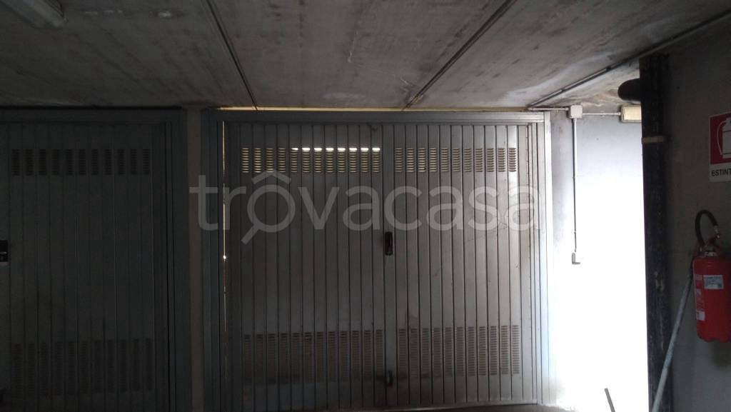 Garage in affitto a Palazzago via Brughiera, 39