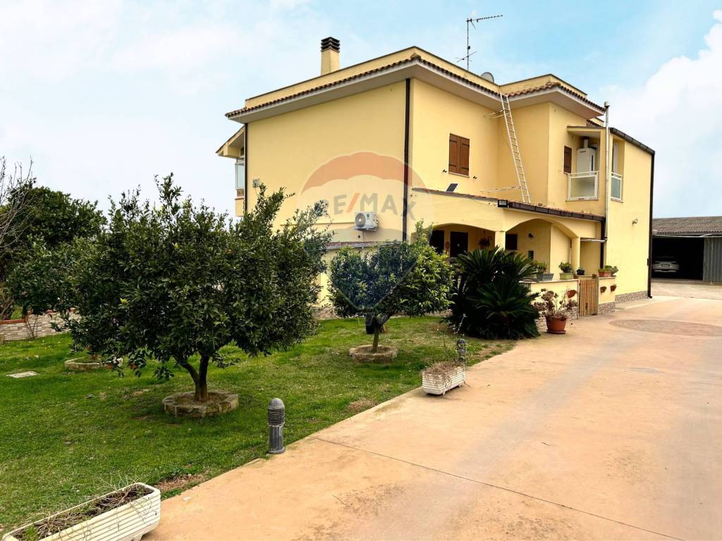 Casa Indipendente in vendita a Terracina via Lungo Sisto, 19