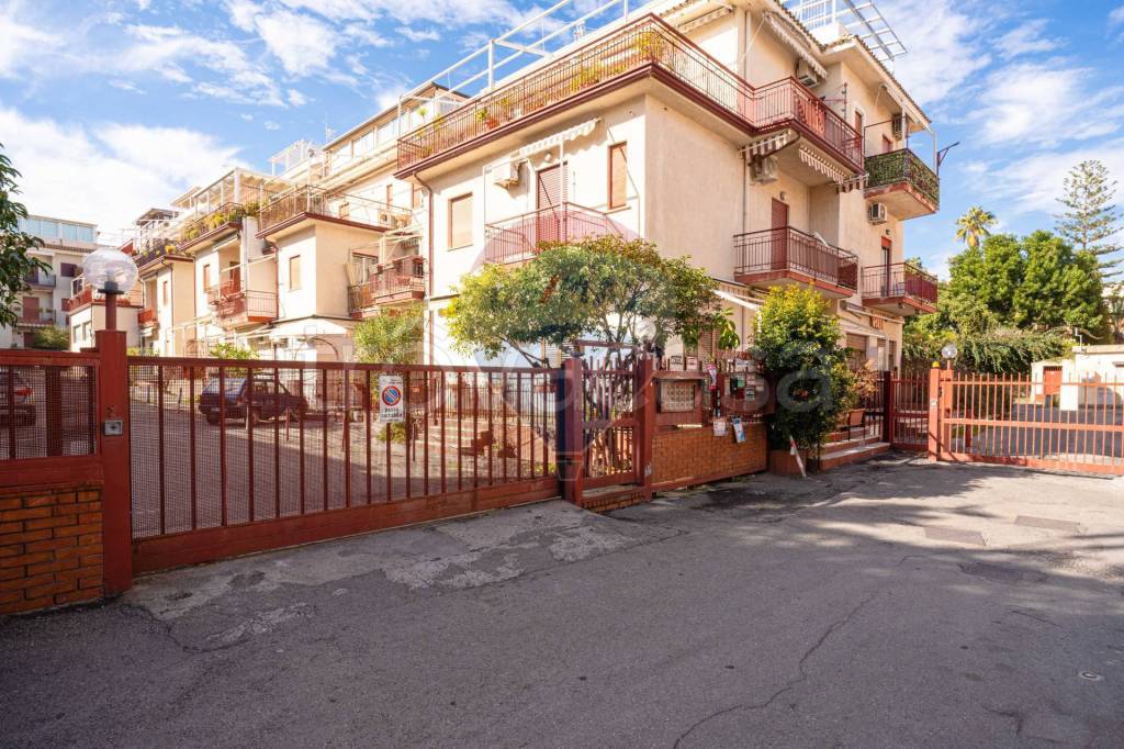 Appartamento in vendita a Giardini-Naxos via naxos, 251