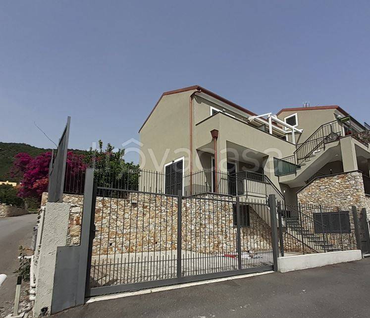 Villa a Schiera in vendita a Pietra Ligure via delle Costanze