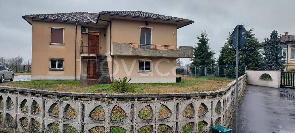 Villa in in vendita da privato a Torre de' Picenardi via Don Giovanni Minzoni, 18