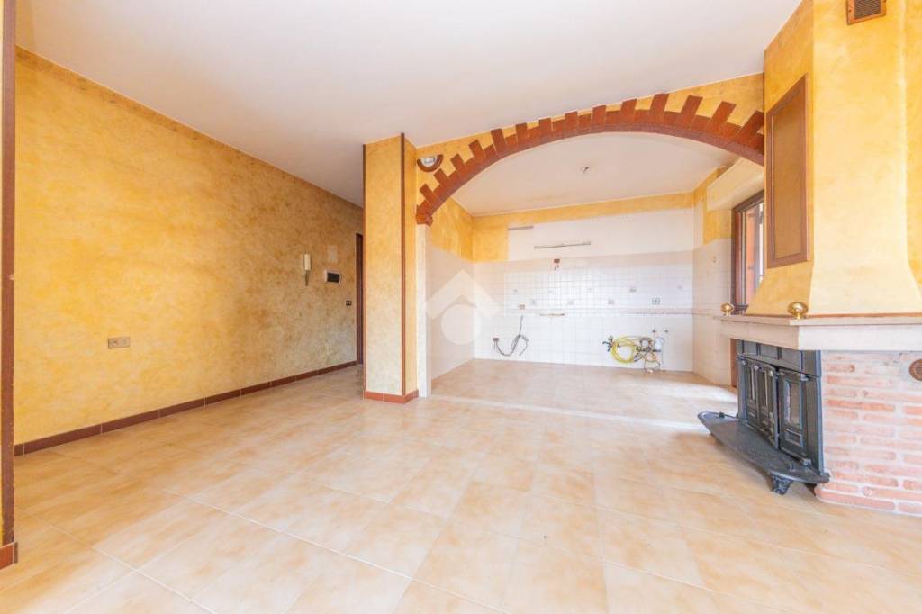 Appartamento in vendita a Guidonia Montecelio piazza Carlo Alberto Dalla Chiesa, 14