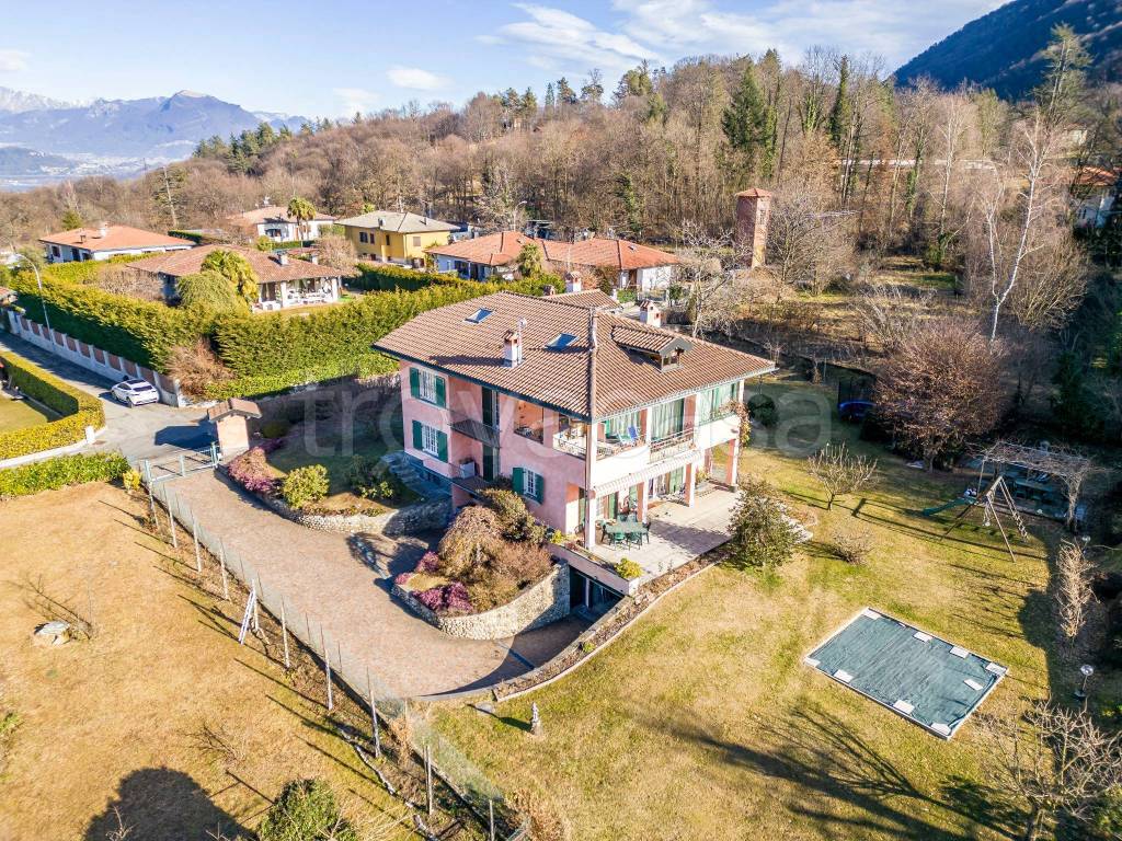 Villa Bifamiliare in vendita a Marchirolo via Mattone, 36