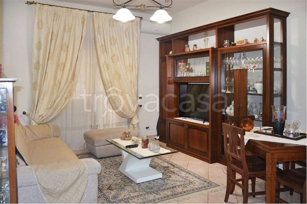 Appartamento in vendita a Pomezia via Odessa