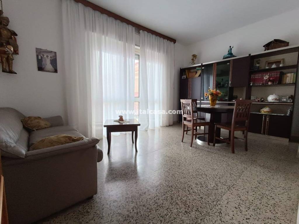 Appartamento in vendita a Crotone via leonardo sciascia