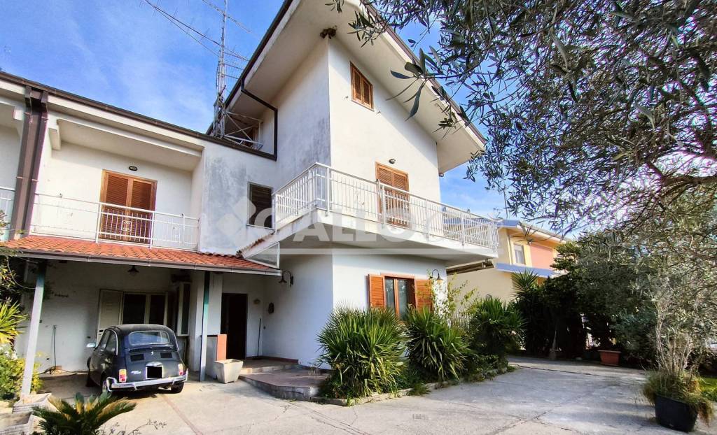 Villa in vendita a Rende via a. Manzoni