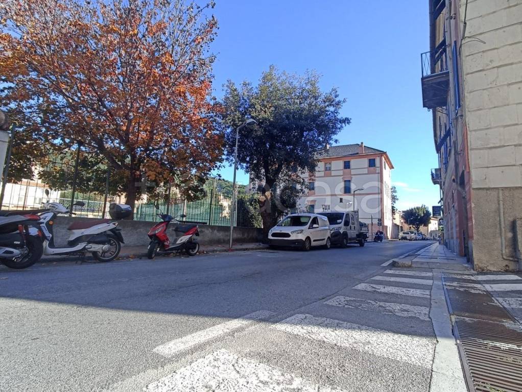 Appartamento in vendita a Finale Ligure via Domenico Brunenghi