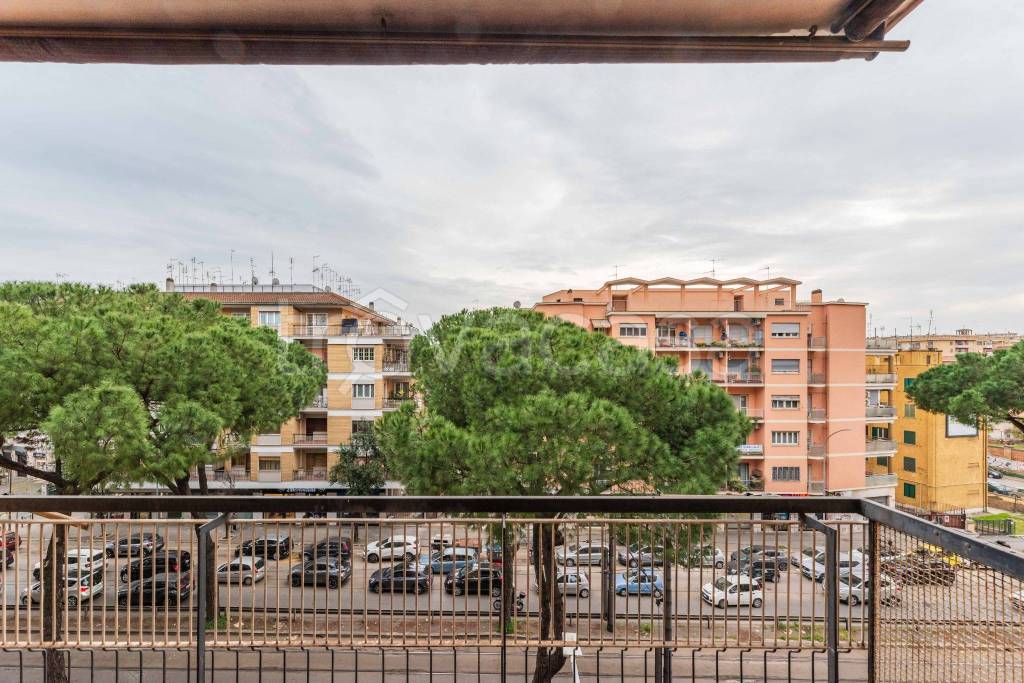 Appartamento in vendita a Roma via Palmanova