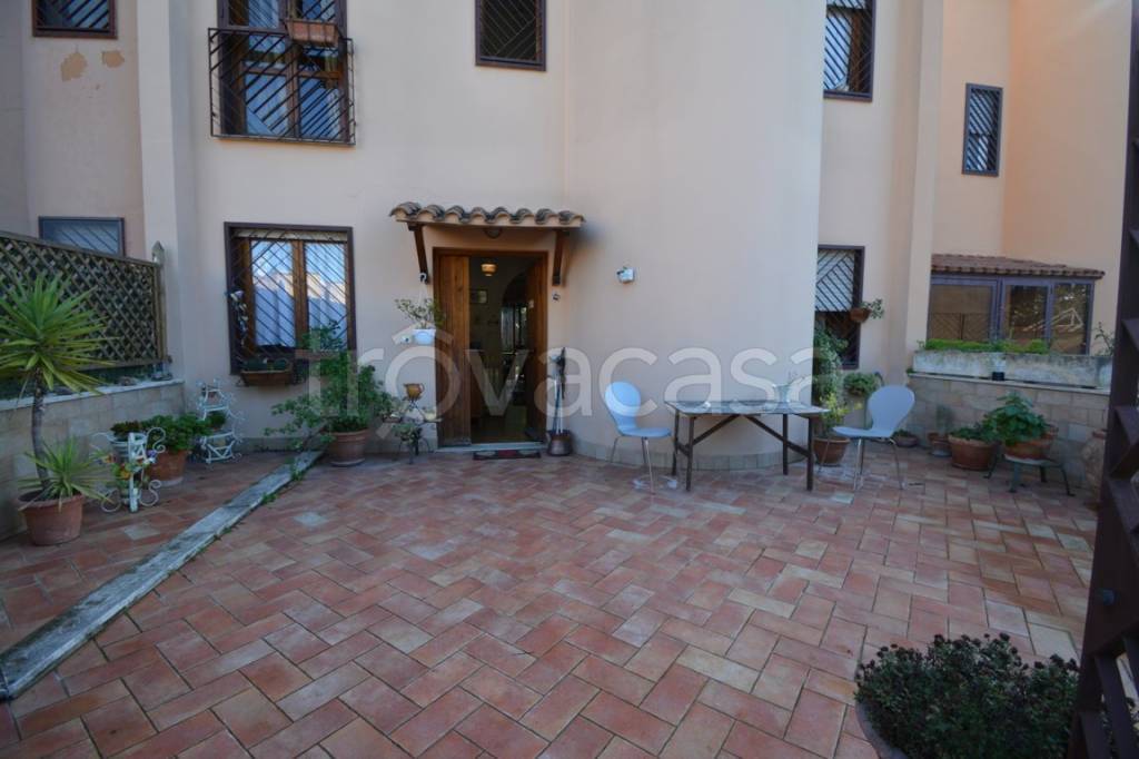Villa a Schiera in vendita a Grottaferrata via Federico Marinetti, 4