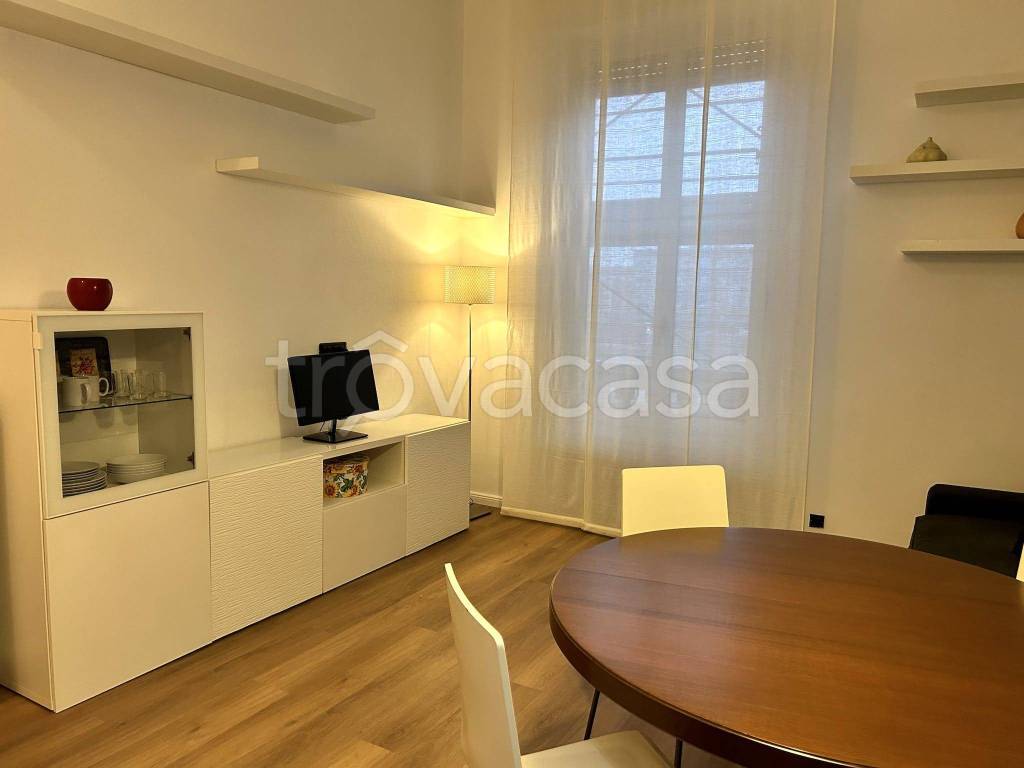 Appartamento in affitto a Milano via Brembo