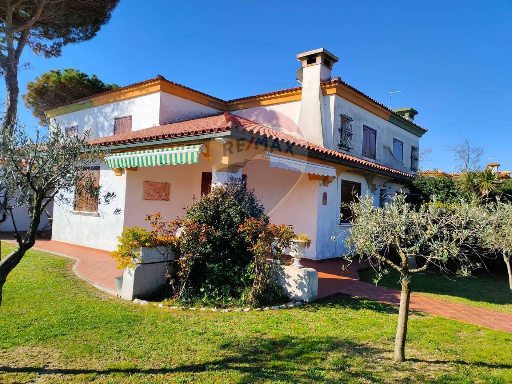 Villa in vendita a Porto Recanati viale l. Scarfiotti, snc