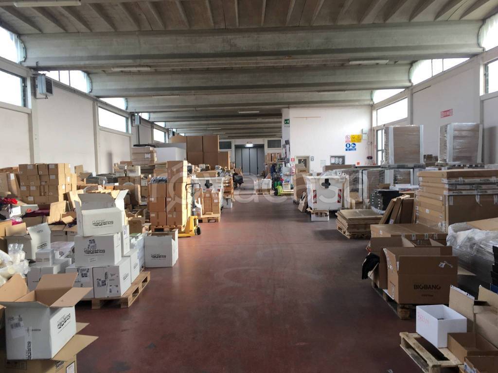Capannone Industriale in vendita a Borgo Virgilio via Carlo Poma