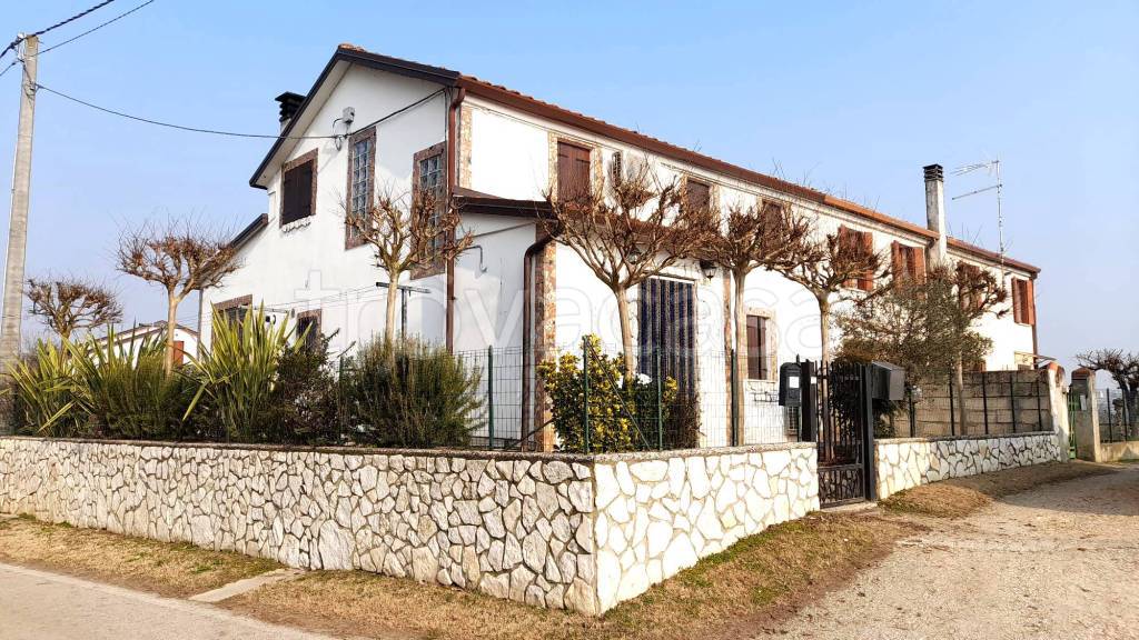 Casa Indipendente in vendita a Lendinara via Valdentro, 187