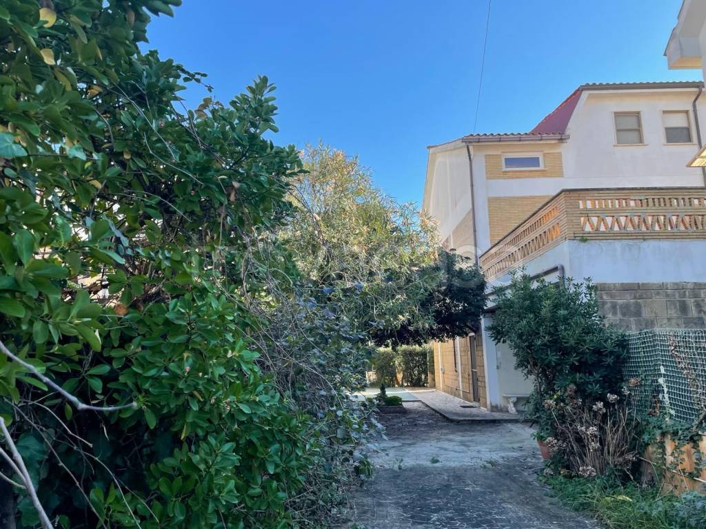 Villa Bifamiliare in vendita ad Ardea via Arianna, 33