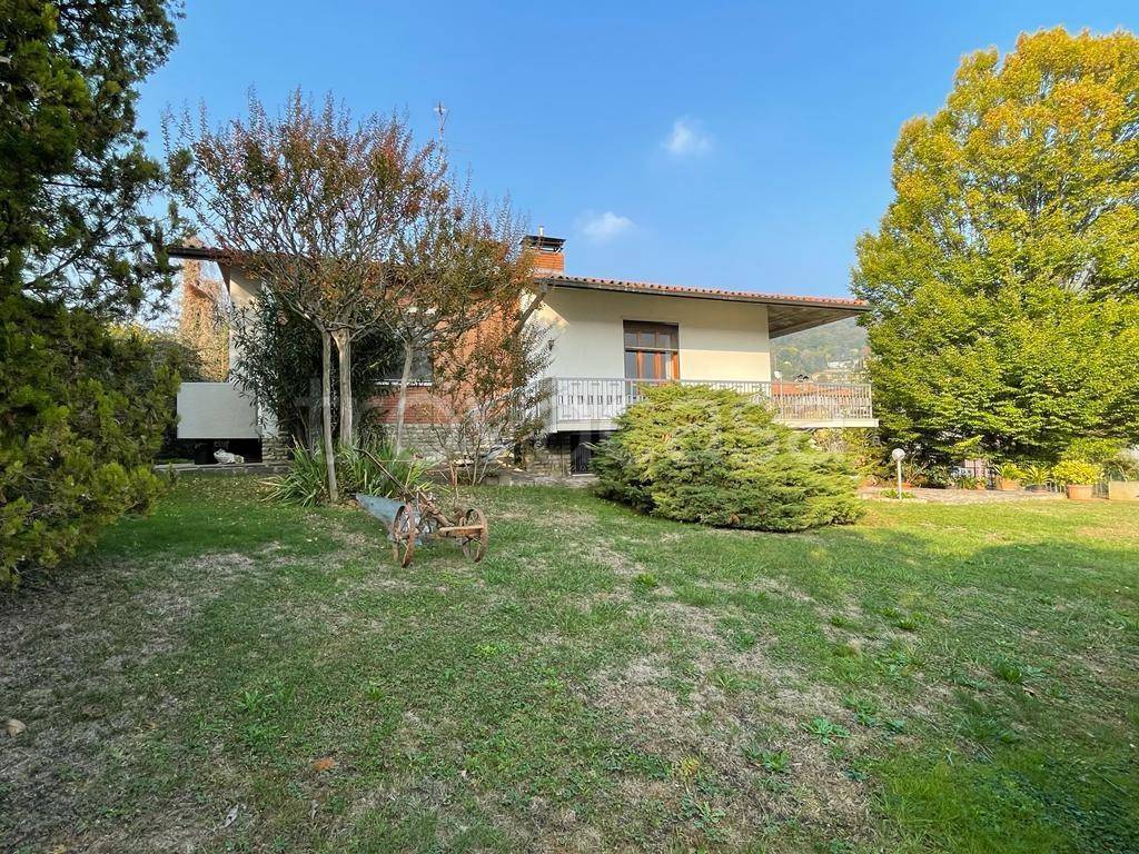 Villa in vendita ad Alzano Lombardo via Meer