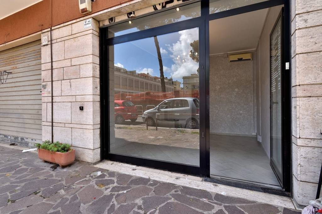 Centro Estetico/Solarium/Benessere in in vendita da privato a Roma via Pietro Maffi