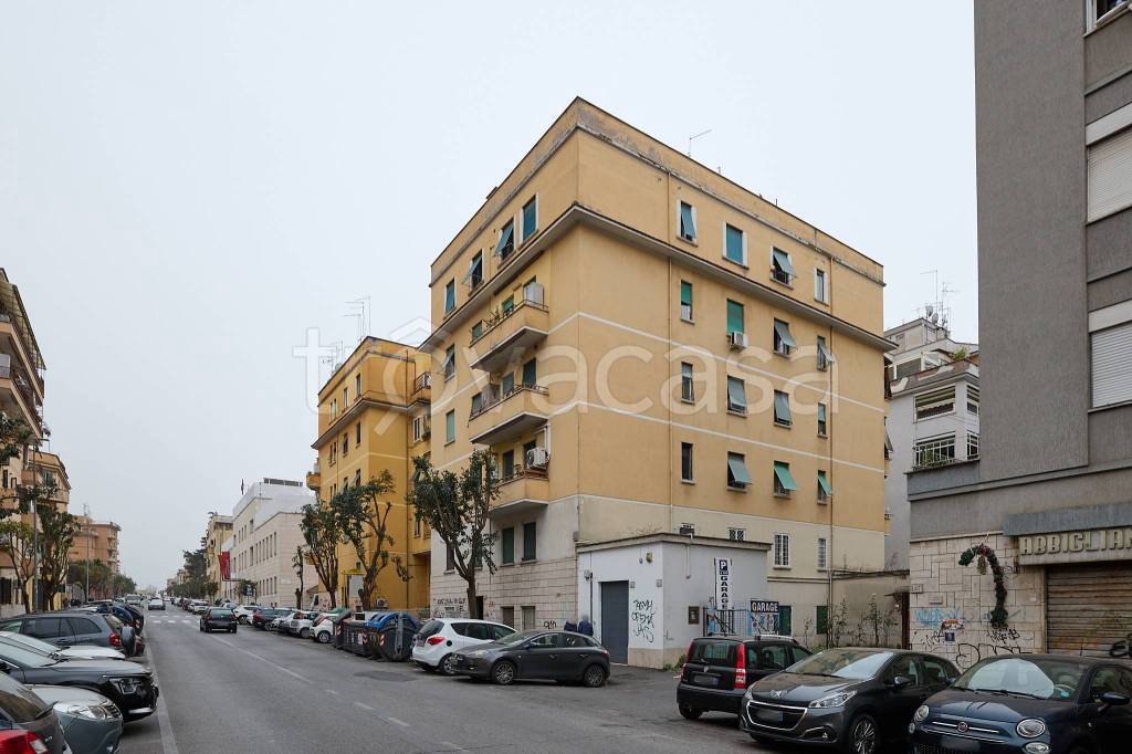 Appartamento in vendita a Roma via Tor de' Schiavi, 143