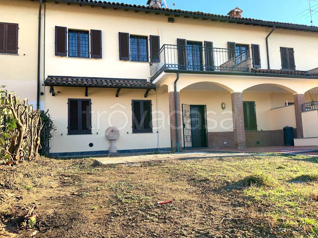 Villa a Schiera in vendita a Castello d'Agogna piazza Vittorio Emanuele ii, 3