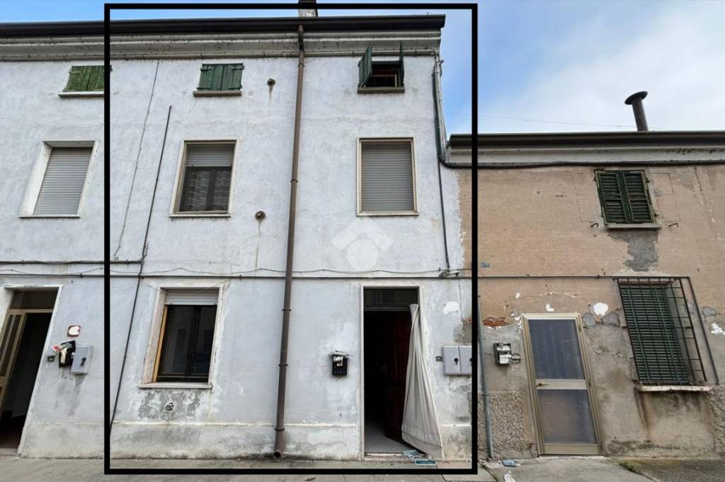 Villa a Schiera in vendita a Mantova piazza Diaz Armando